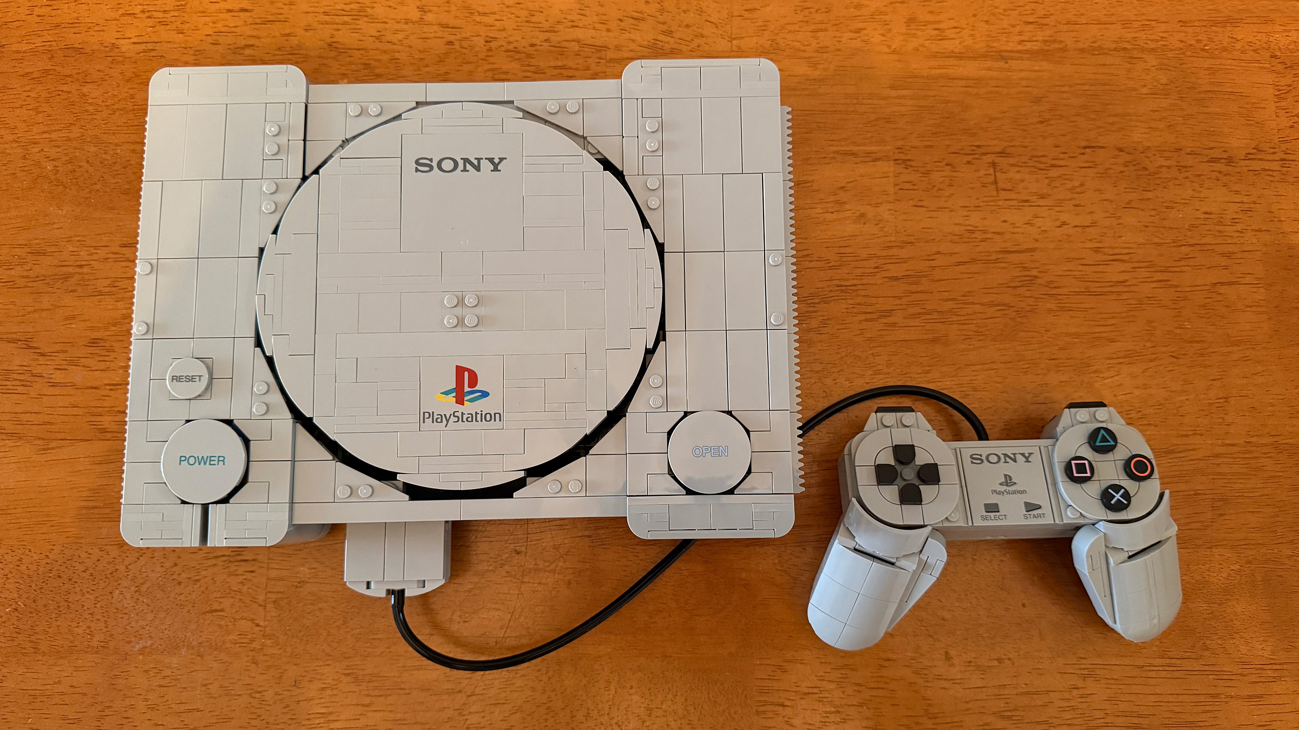 Top view of the Lego PlayStation #72306 with DualShock controller