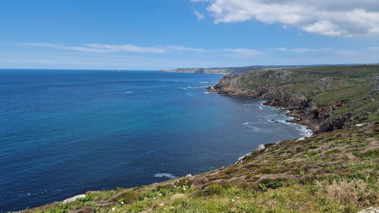 Samsung Galaxy S22 Ultra sample shot of a sea view on a cliff