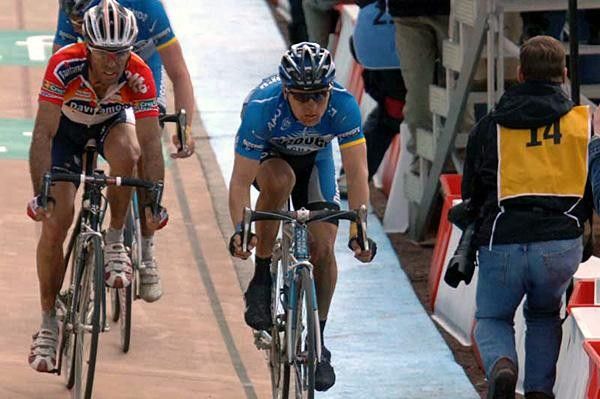 Gusev leads out with Van Petegem following