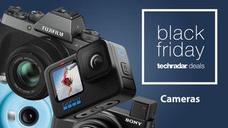 Black Friday-tilbud på kamera: Fire kameraer mot blå bakgrunn.