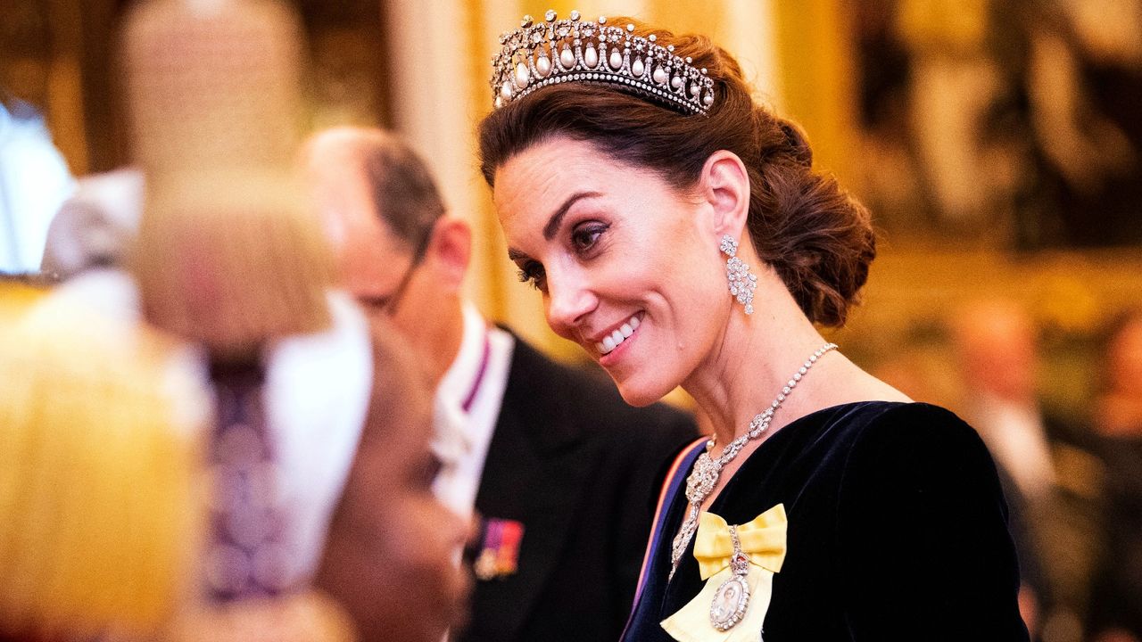 Kate Middleton&#039;s greville chandelier earrings