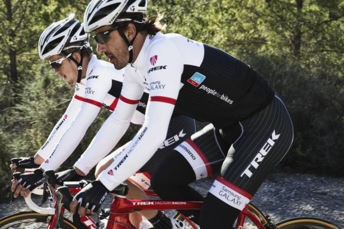 Decathlon AG2R La Mondiale : un maillot revisité pour 2025