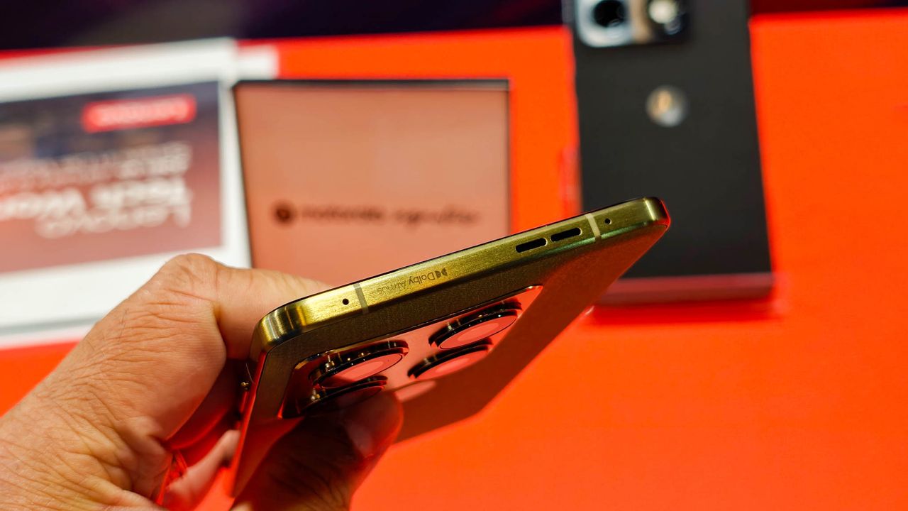 Motorola Signature hands-on testing at Android Central