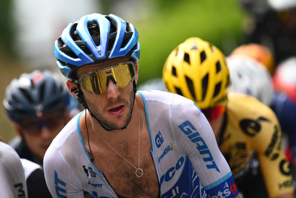 Team Jayco Alula&#039;s British rider Simon Yates cycles in the lead breakaway during the 17th stage of the 110th edition of the Tour de France cycling race, 166 km between Saint-Gervais Mont-Blanc and Courchevel, in the French Alps, on July 19, 2023. (Photo by Marco BERTORELLO / AFP)