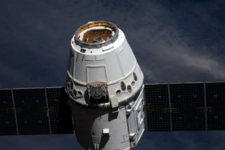 Approach to 10 Metres for SpaceX Dragon Capsule