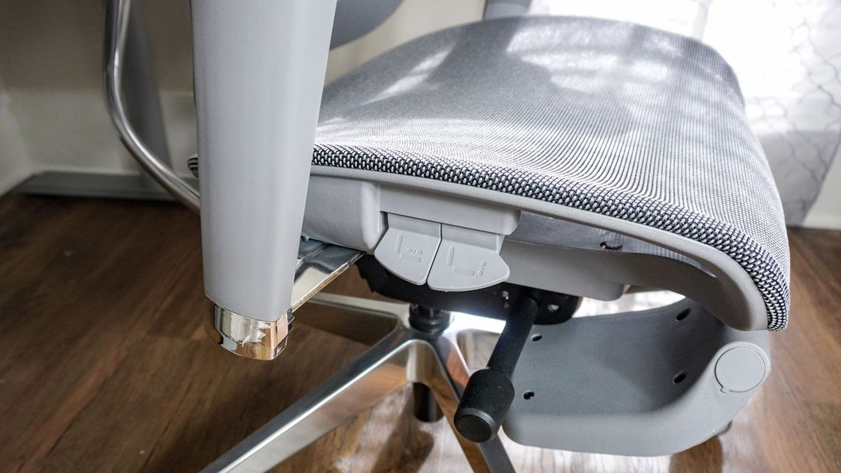 The adjustment levers on the right side of the Hinomi X1