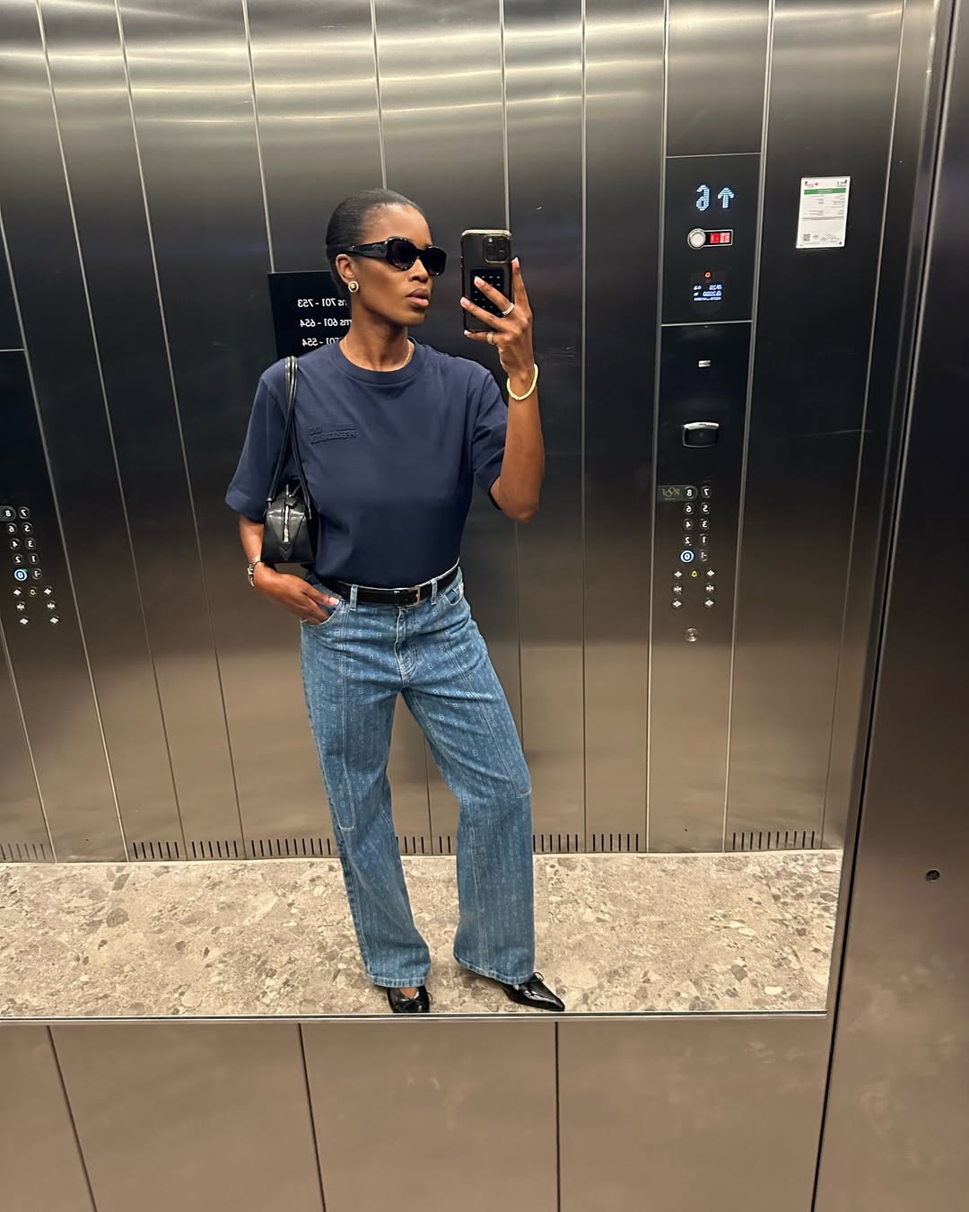 woman wearing black pointed toe heels jeans fall outfits 2025
