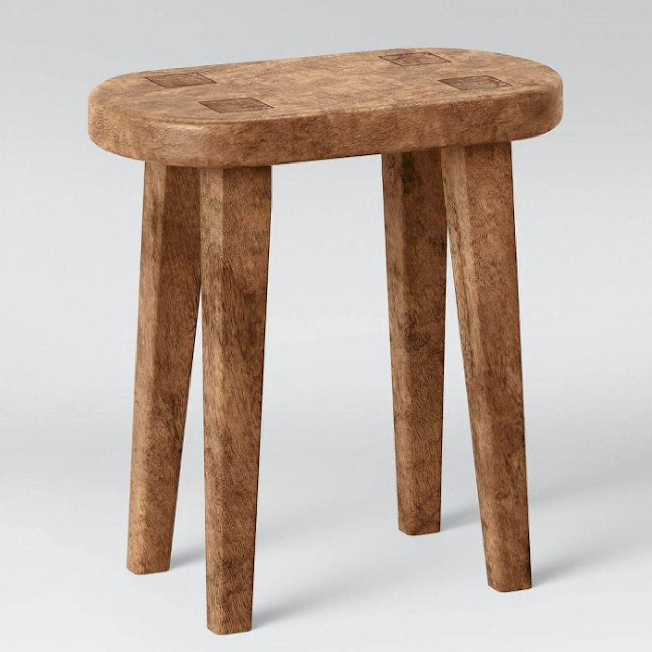 Meja aksen Woodland dari kayu berukir