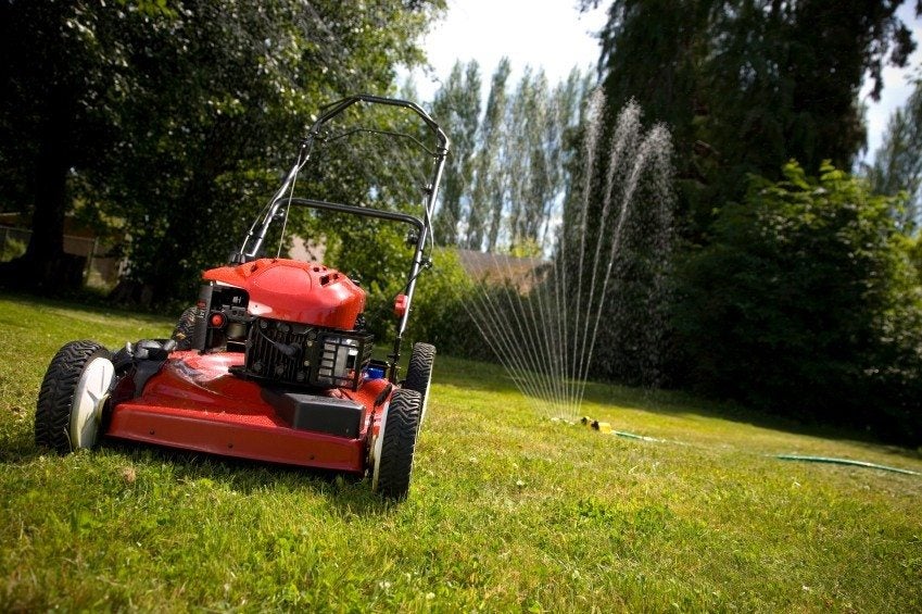 Improve Your Lawn by Using This Lazy Man's Mowing Tip