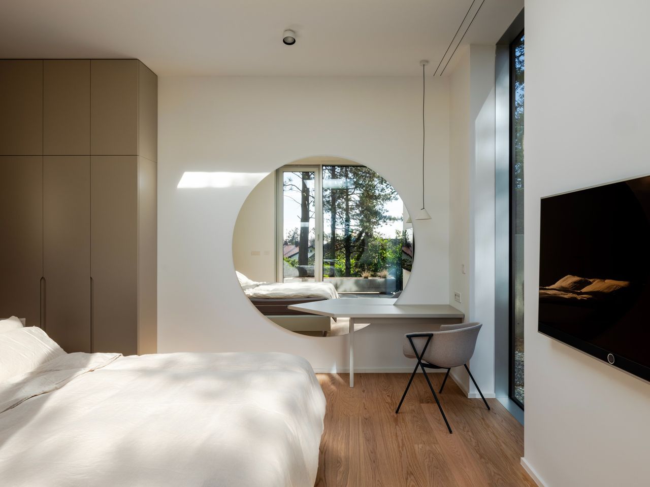 Details of the primary bedroom suite