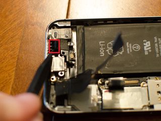 How to replace a broken Lightning dock in an iPhone 5s