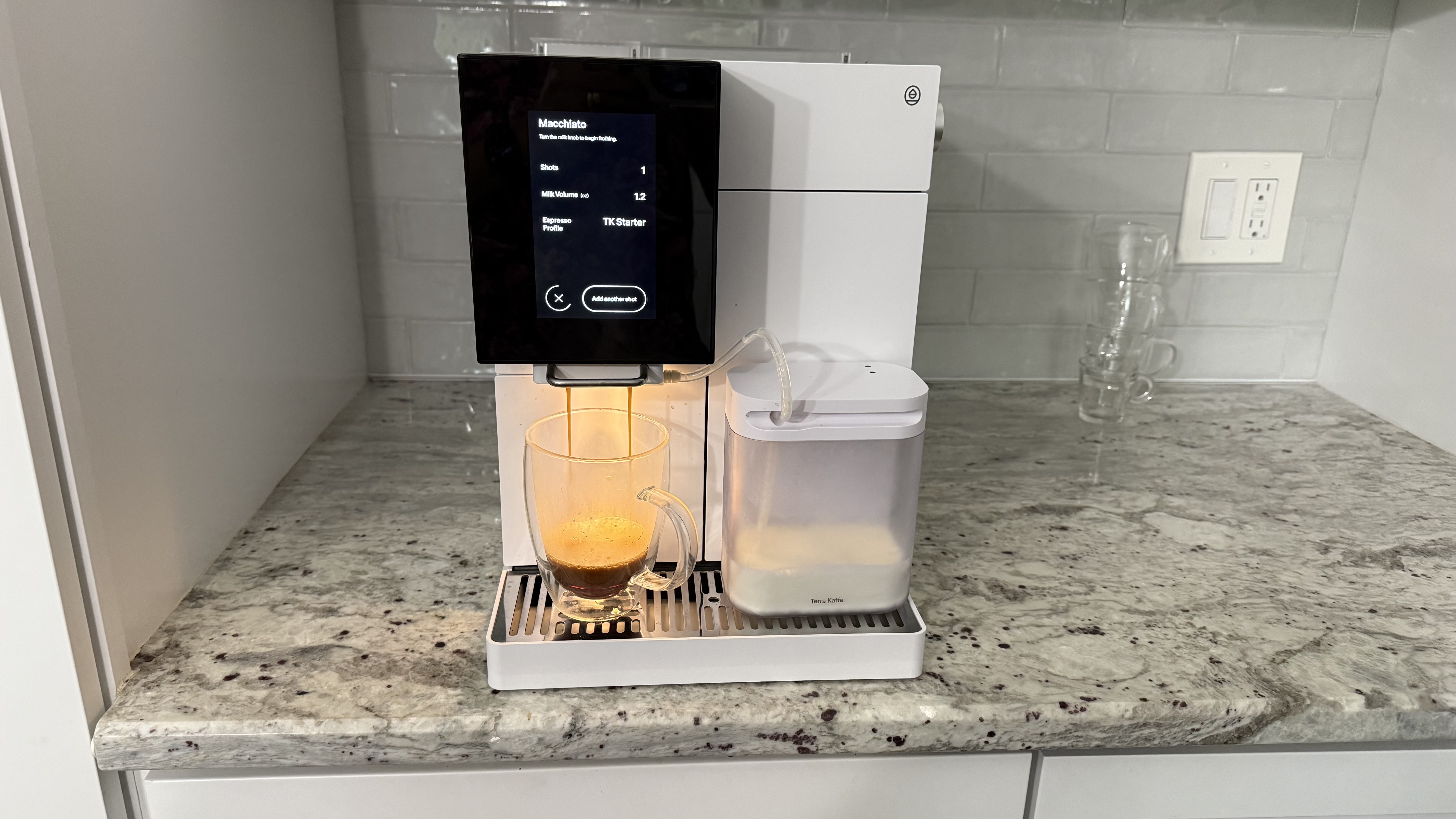 Terra Kaffe TK-02 brewing a macchiato