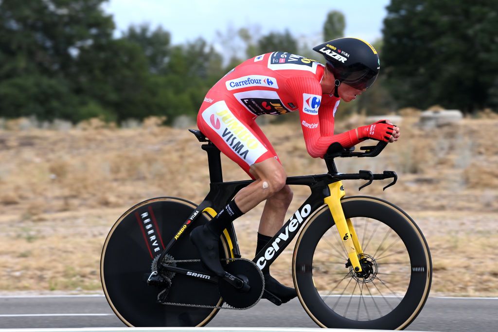 Sepp Kuss in the 2023 Vuelta a España leader&#039;s jersey