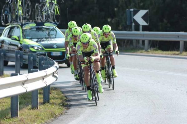 Farnese Vini-Selle Italia on the road to Donoratico.