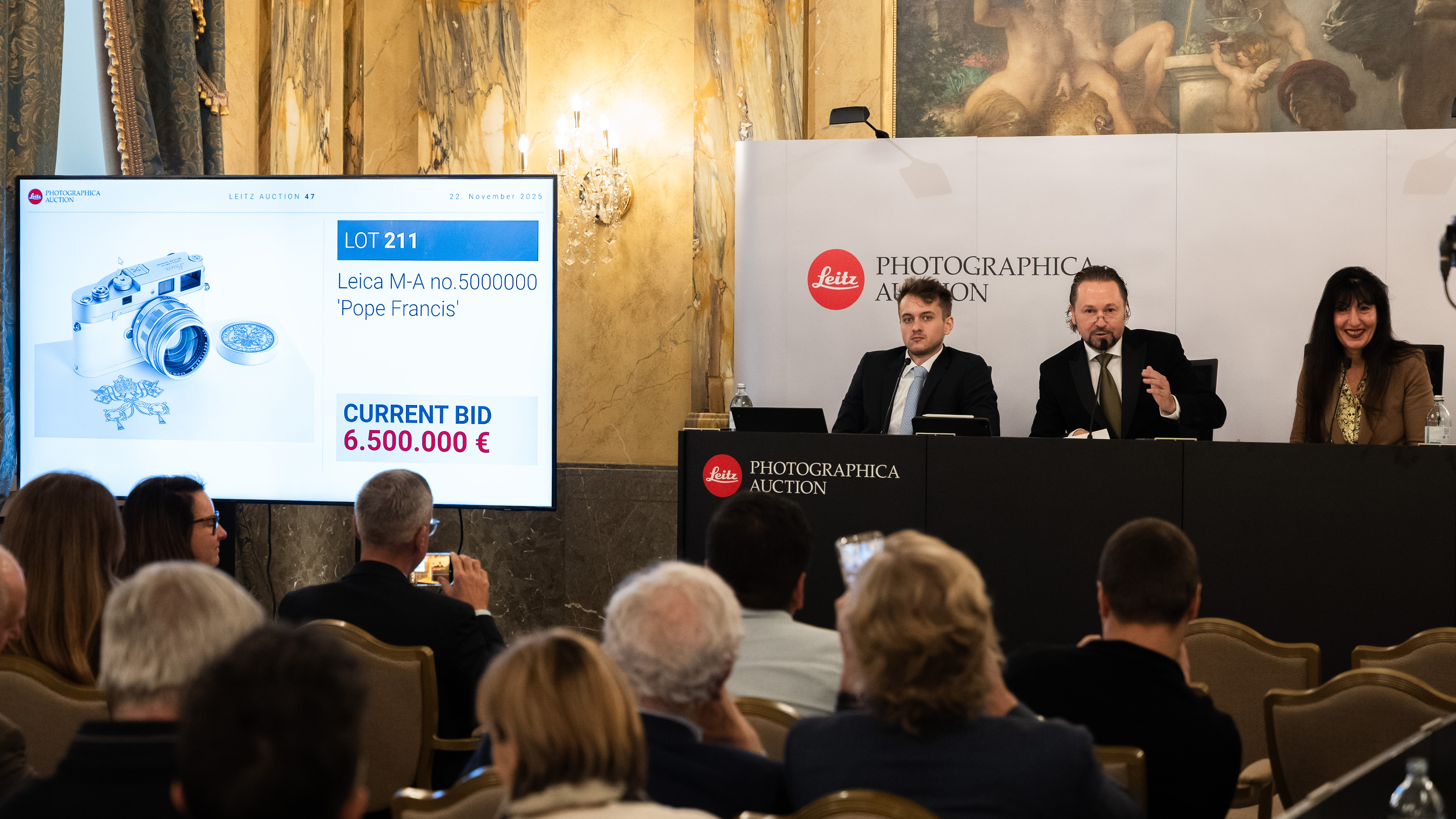 A photo taken inside the Leitz Photographica Auction 47