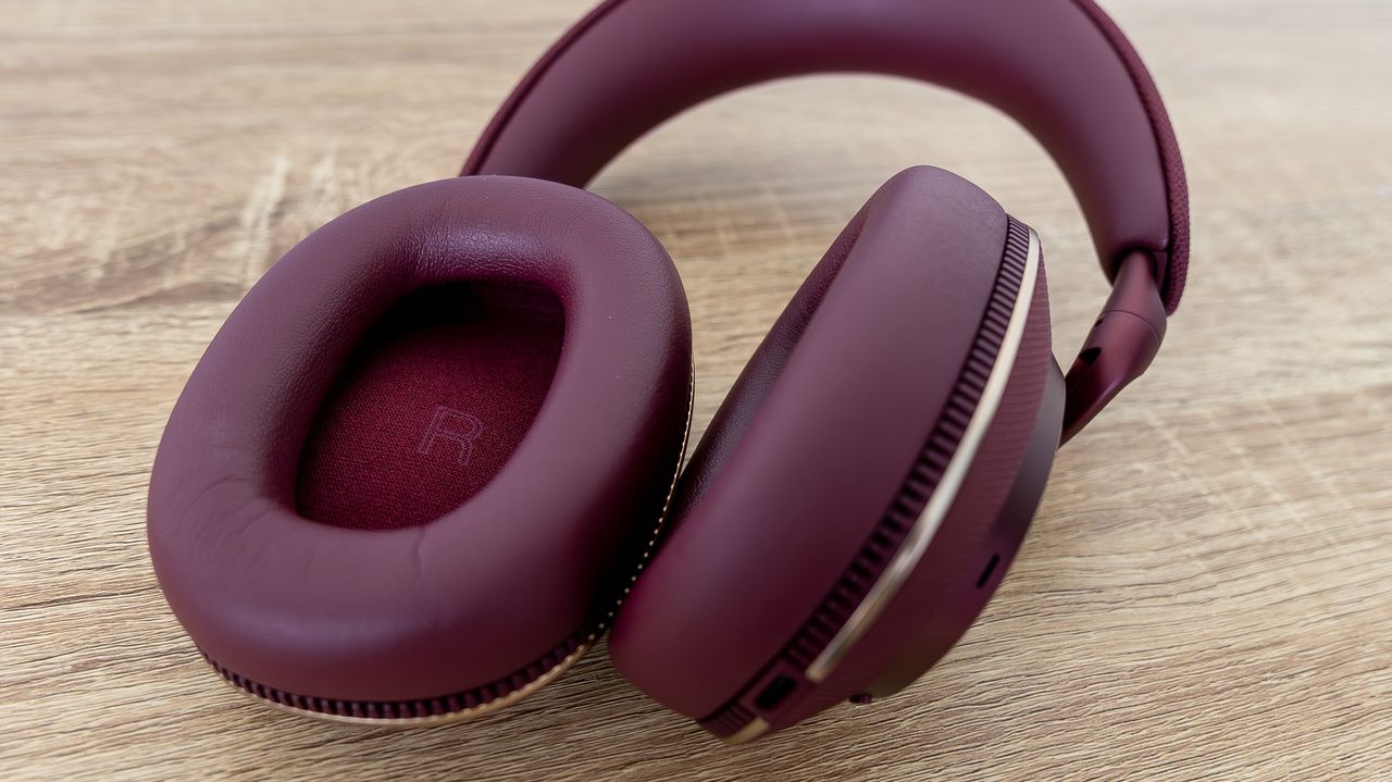 Bowers &amp; Wilkins Px7 S3 in Vintage Maroon