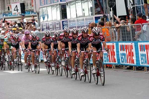 CSC escort Ivan Basso through Milan