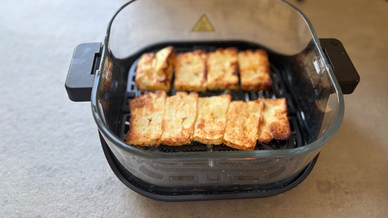 Testing the Salter Crisp &amp; Go Portable Air Fryer to make grilled halloumi