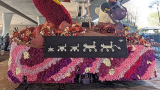 recreated in flowers, the jet propulsion laboratory's mars rover family portrait adorns a parade float