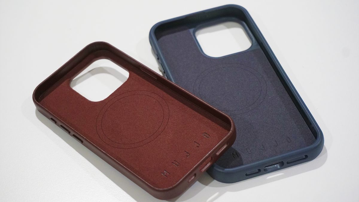 Mujjo iPhone 15 Pro Leather Wallet and Shield Case lining