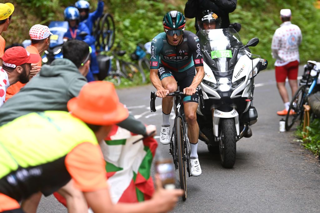 LARUNS FRANCE JULY 05 Jai Hindley of Australia and Team BORAHansgrohe attacks in the breakaway during the stage five of the 110th Tour de France 2023 a 1627km stage from Pau to Laruns UCIWT on July 05 2023 in Laruns France Photo by Tim de WaeleGetty Images