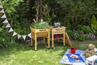 child friendly garden ideas: grow table from Cuckooland