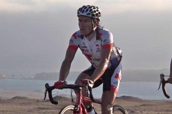 Marco Arriagada (T-Banc Sketchers) will not get much help from his companions.