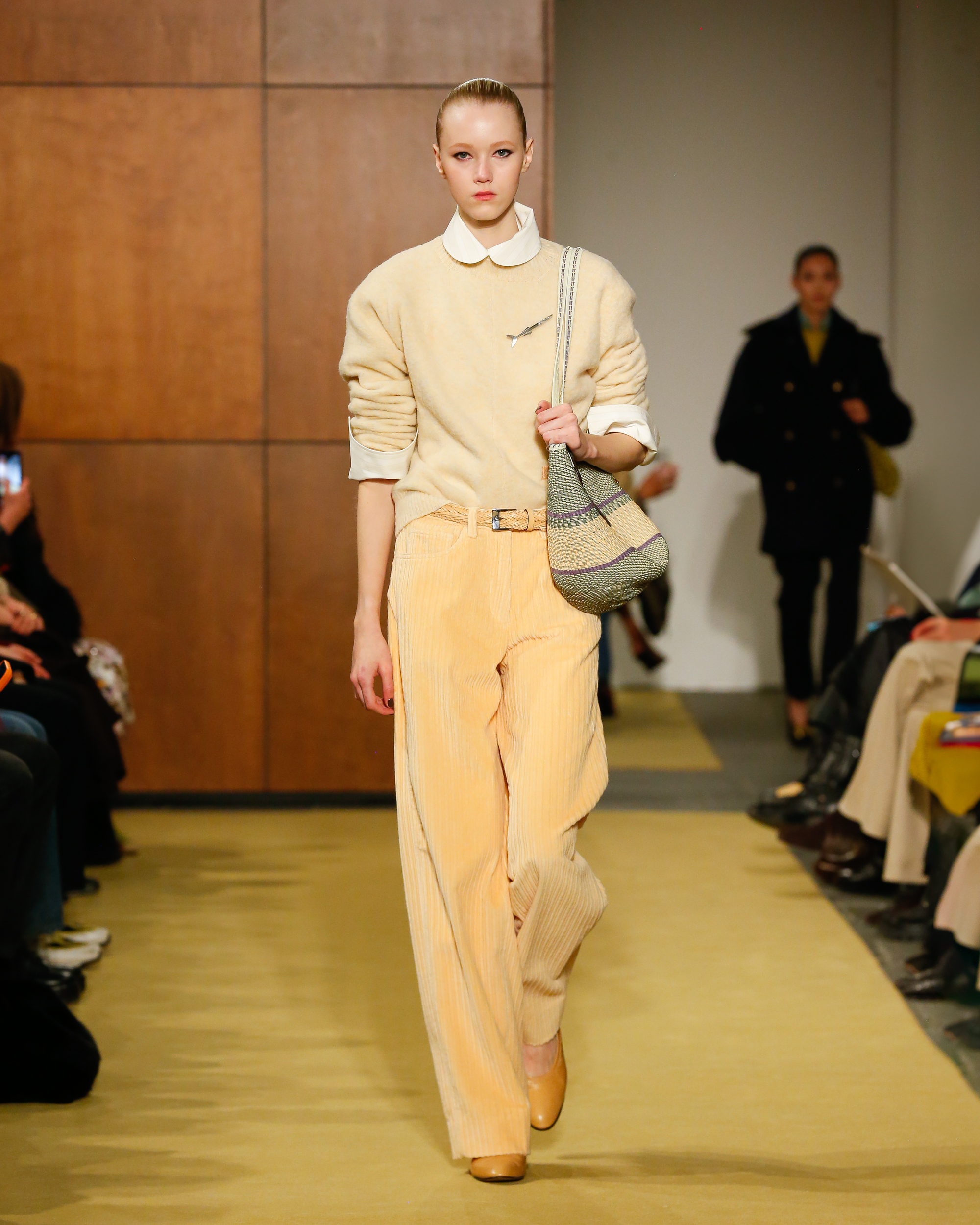 Tory Burch F/W 26 runway model.