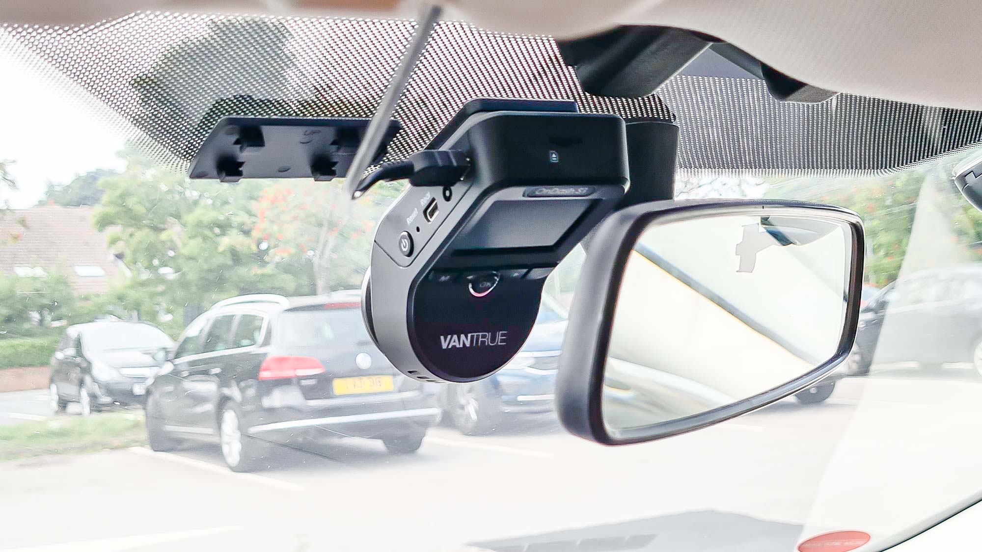 Vantrue S1 dash cam mounted in car by rearview mirror