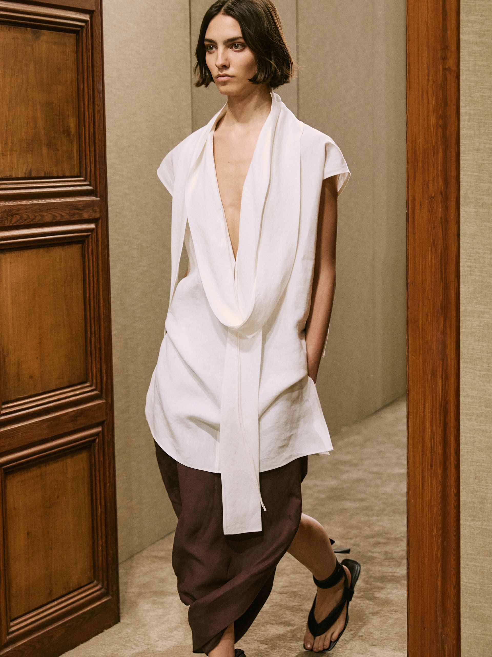 Massimo Dutti S/S 25 Limited Edition Collection runway look.