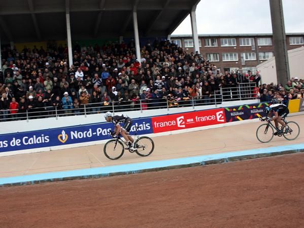 Thor Hushovd (Cervelo TestTeam) cruises in for second ahead of Juan Antonio Flecha (Team Sky).