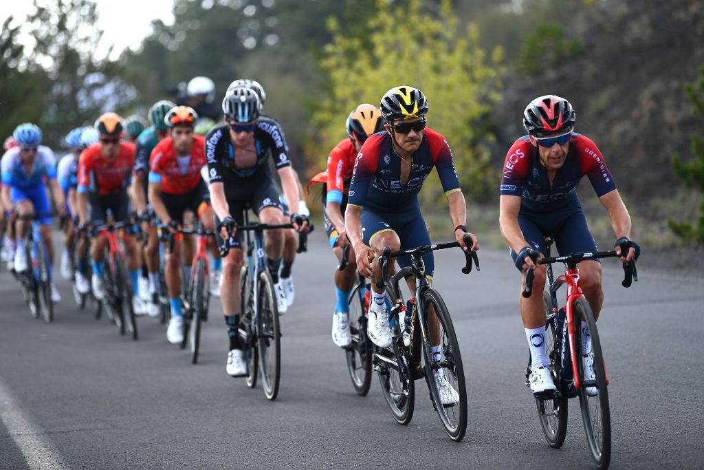 Richie Porte leads Richard Carapaz in the Giro d&#039;Italia