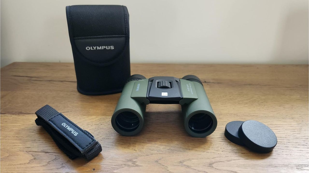 The entire bundled kit with bag and accessories