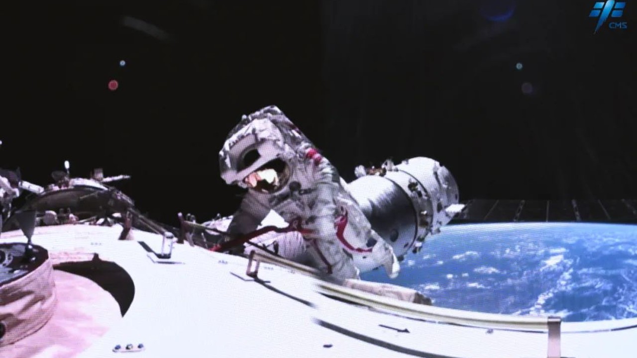 Watch Chinese astronauts fix Tiangong space station solar wing in 8-hour spacewalk (video) Space
