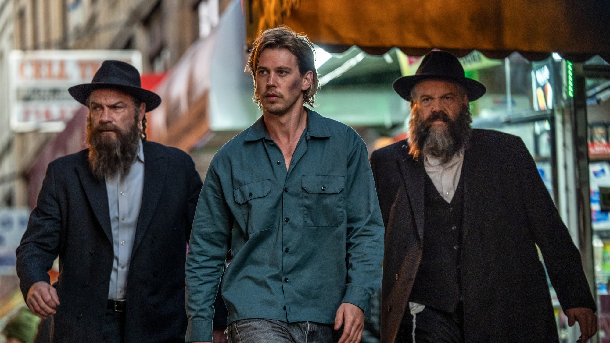 Liev Schreiber as a Hasidic Jew, Austin Butler and Vincent D'Onofrio as a Hasidic Jew in Caught Stealing