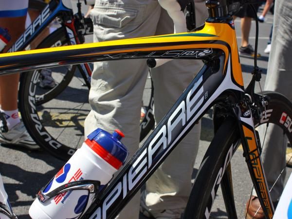 Tubes are gently sculpted on the Francaise des Jeux Lapierre team frames.