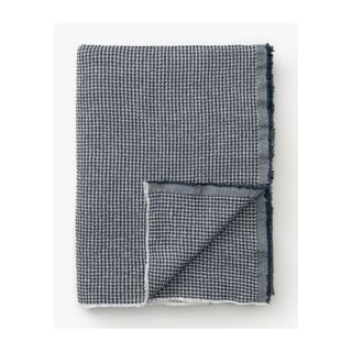 throw blanket in white and blue