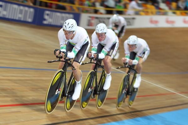 The Australians on their way to the gold medal and World Championship title in the team pursuit