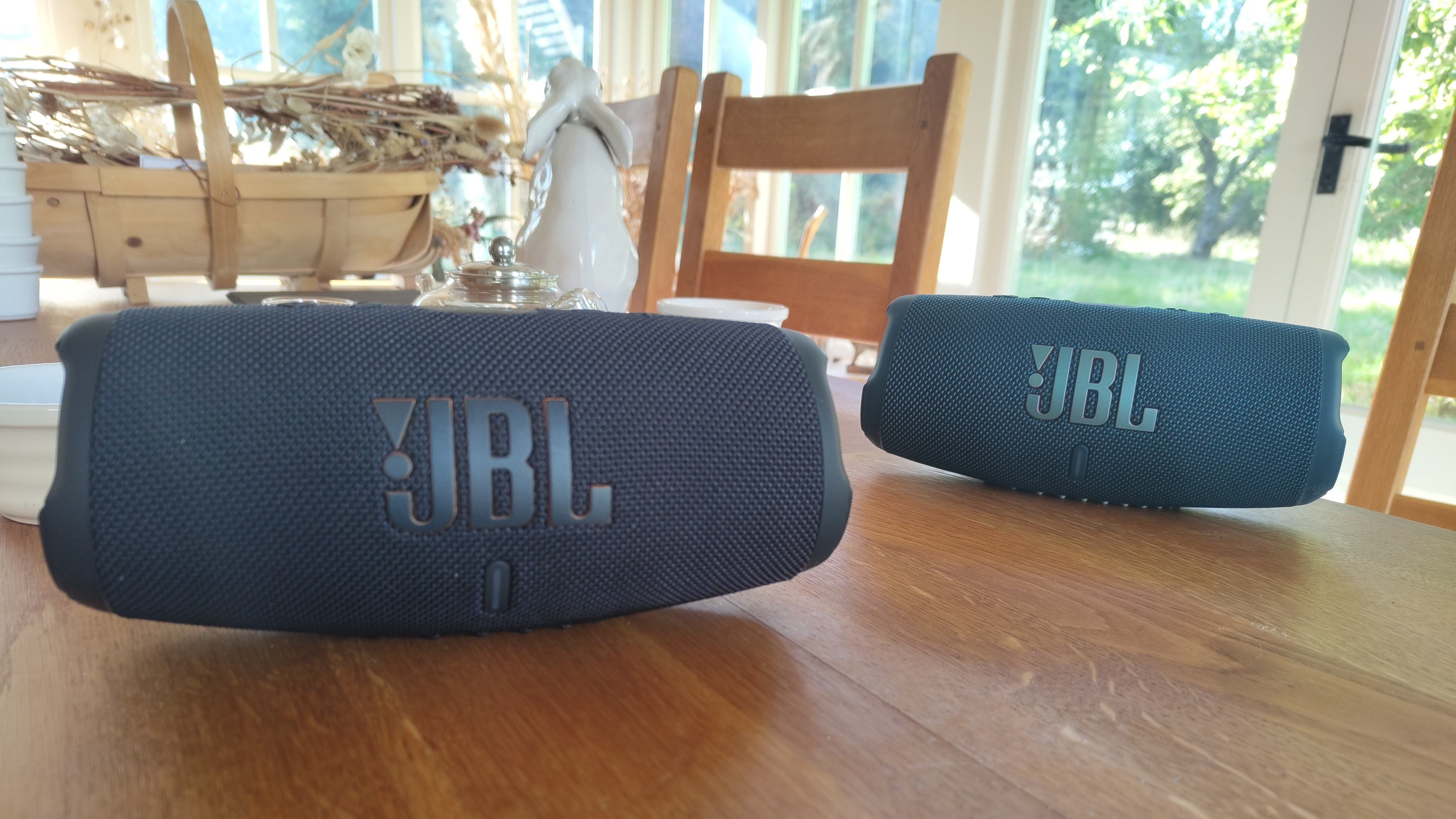 JBL Charge 5 (Black) Waterproof portable Bluetooth® speaker at Crutchfield
