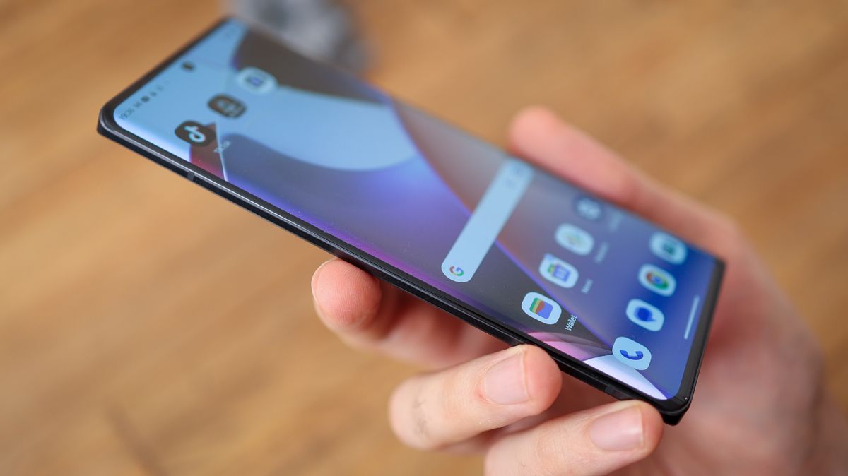A photo of the 200MP Motorola Edge 30 Pro