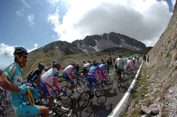 The riders climb the first GPM of the day.