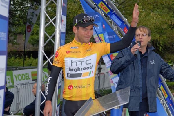 Mark Cavendish at the ceremonial sign-in
