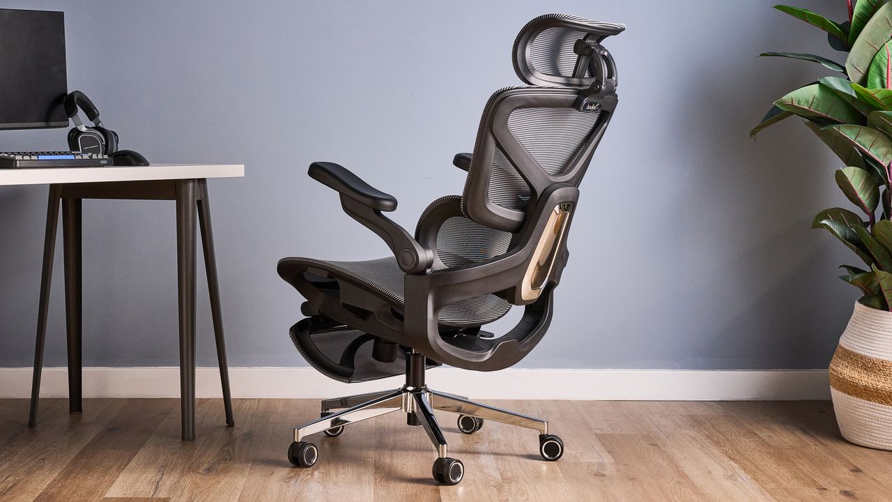 The Boulies EP500 on a home office setup
