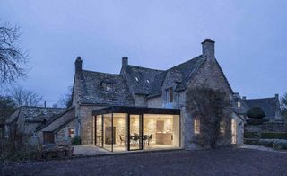 Extension to Yew Tree house by IQ glass