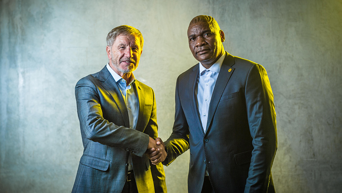 Stuart Baxter and Molefi Ntseki of Kaizer Chiefs