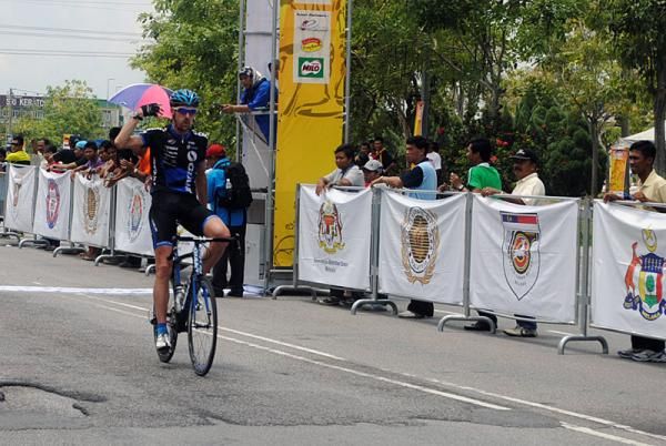 David McCann (Giant Asia Racing Team) celebrates his victory in stage one.