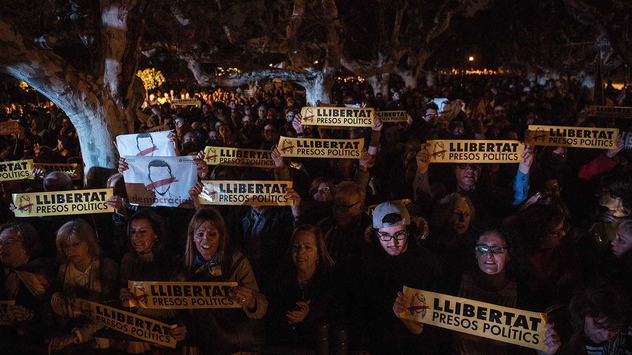 Thousands protest the detention of former Catalan government lawmakers