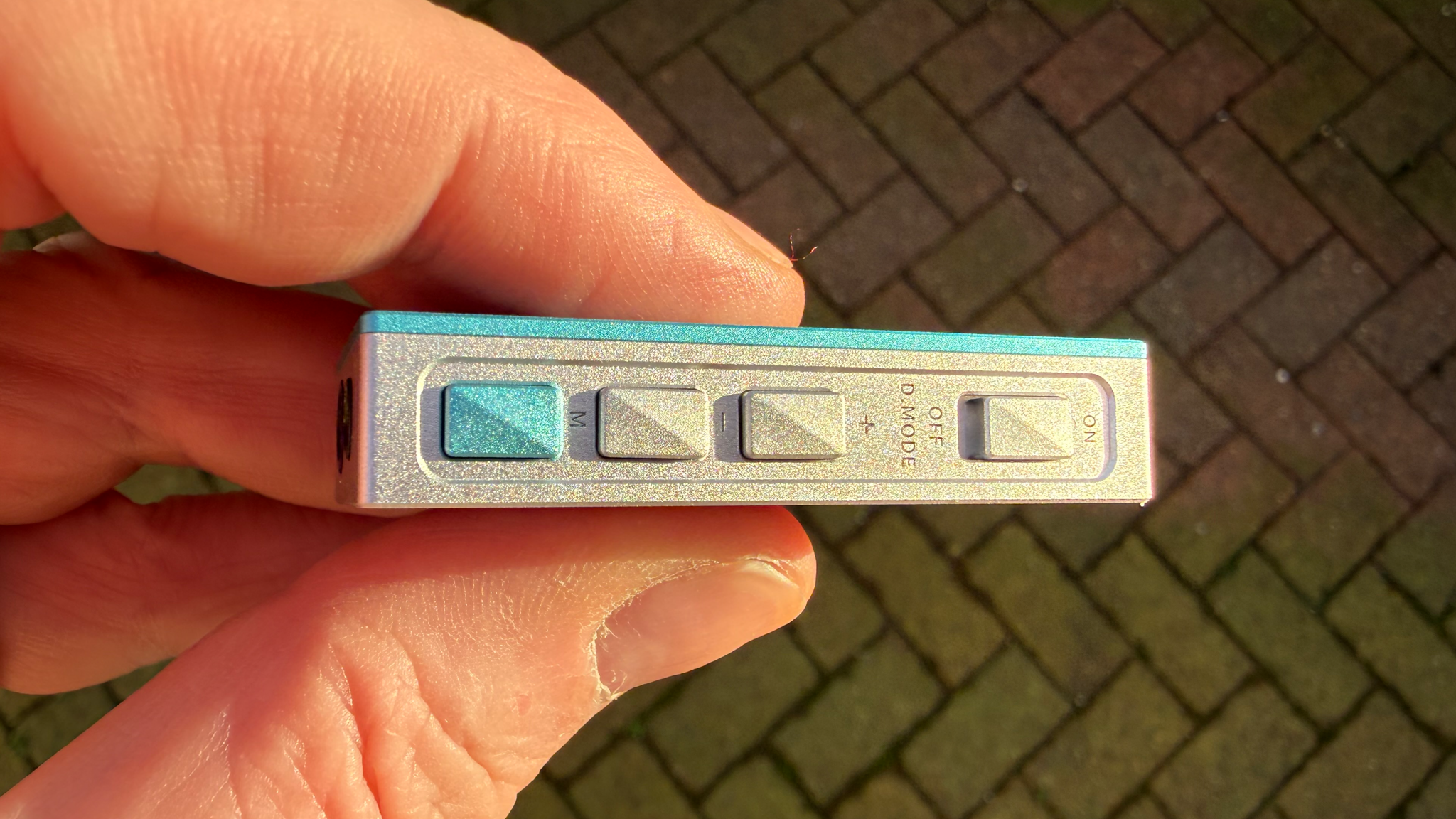 Не дайте себя обмануть ретро-шармом: этот маленький ЦАП FiiO предлагает серьезное улучшение звучания.