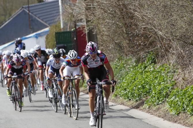 An attack by Noemi Cantele (BePink) is marked by Marianne Vos (Rabo Women)
