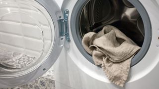 How to dry clothes quickly: Image shows dryer with cloth inside